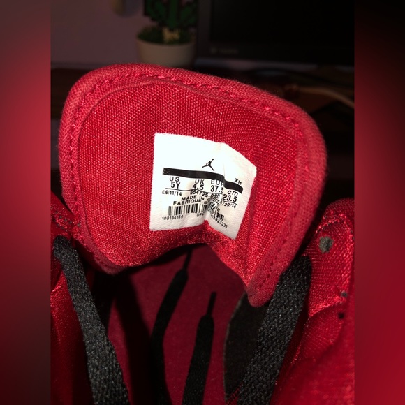 Nike Air Jordan 1 Mid (Youth size 5) - Picture 7 of 7